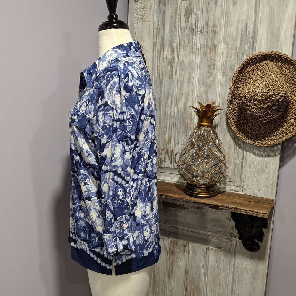 💙SOLD💙Karl Lagerfeld blue floral button-up shirt - Picture 2 of 7